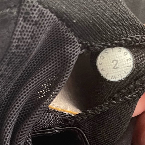 Lululemon Sunsetter tank in black size 2 - Picture 2 of 4